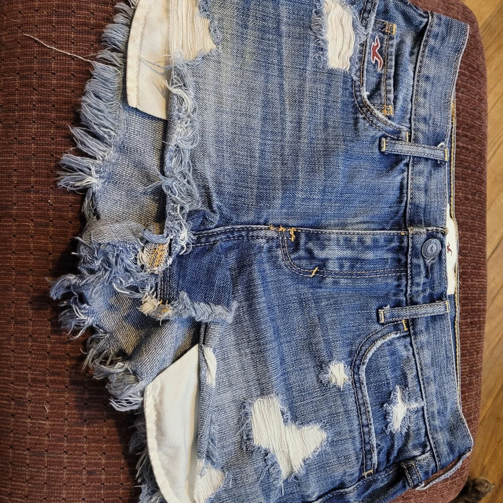 Hollister Distressed Denim Shorts Sz.1 - Picture 1 of 3